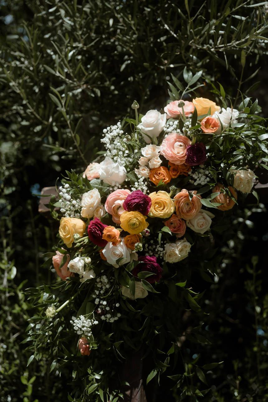 Stunning floral decoration at a wedding in Los Angeles, creating an elegant and vibrant atmosphere for the celebration.