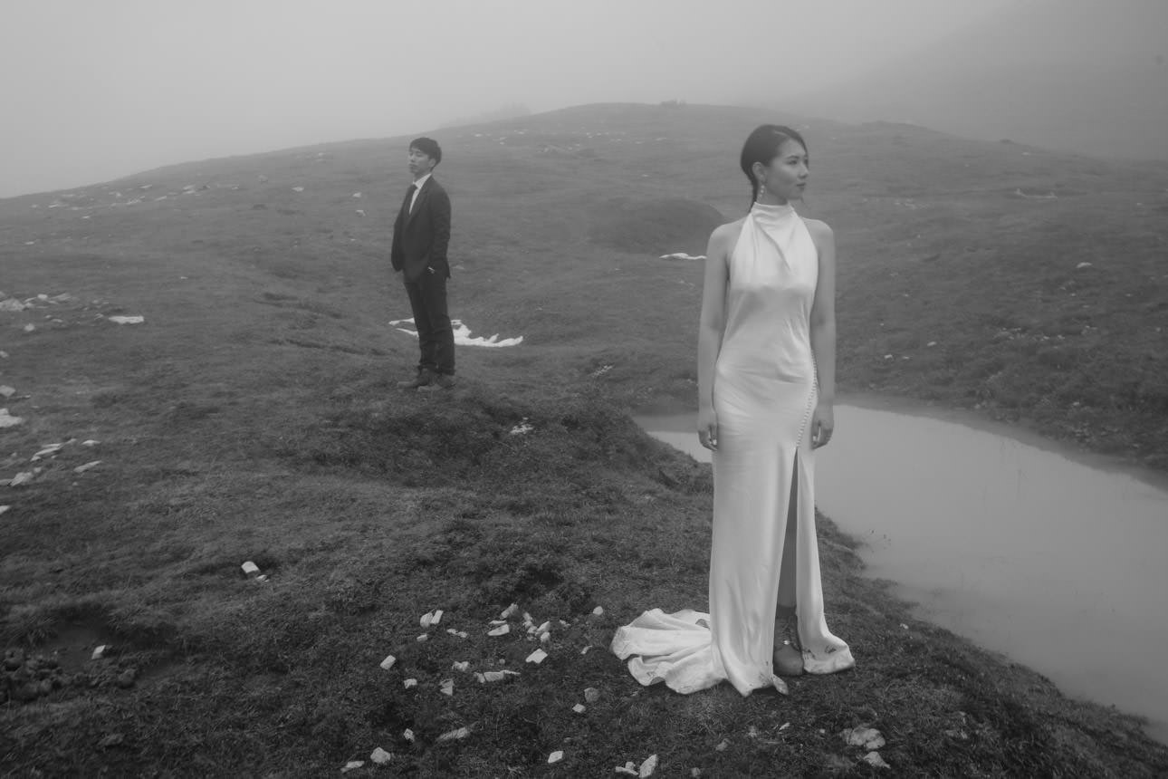 Wedding couple standing near the Cadini di Misurina viewpoint, enjoying their elopement photoshoot in the stunning Dolomites.